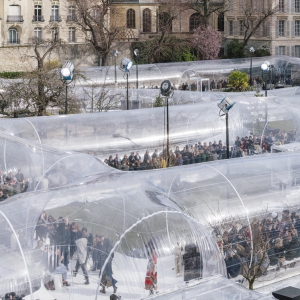 عکس - برپایی موقت مجموعه ای از خط لوله ها در پاریس
