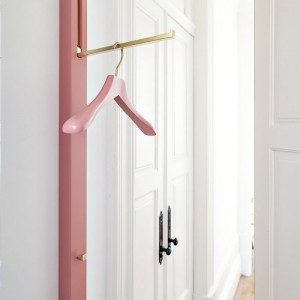 تصویر - آویز عمودی Coat rack ، اثر تیم طراحی Apartment 8 - معماری