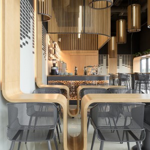 تصویر - طراحی میزهای خاص کافه رستورانی واقع در کی یف اوکراین - معماری