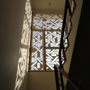 تصویر - صفحه خاص چوبی بکاررفته در نمای ساختمانی در بنگلور هند - معماری