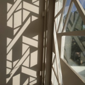 تصویر - صفحه خاص چوبی بکاررفته در نمای ساختمانی در بنگلور هند - معماری