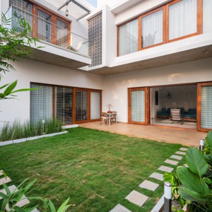 تصویر - مسکونی The Urban Courtyard Home ، اثر استودیو Sudaiva Studio ، هند  - معماری