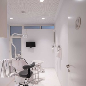 تصویر - طراحی کلینیک دندانپزشکی با الهام از ایمپلنت های سرامیکی دندان - معماری
