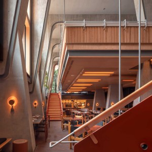 تصویر - الگوی آجری  در نمای Ace Hotel در تورنتو کانادا - معماری
