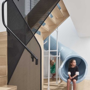 تصویر - سرسره،عامل اتصال اتاق خواب کودکان به طبقه همکف - معماری