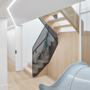 تصویر - سرسره،عامل اتصال اتاق خواب کودکان به طبقه همکف - معماری