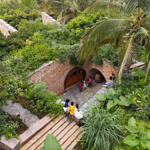 تصویر - سکونتگاه چندمنظوره Subterranean Ruins ، اثر تیم طراحی A Threshold , هند - معماری