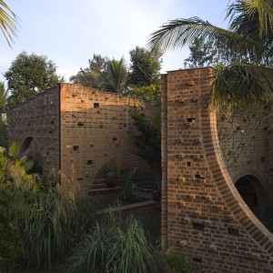 تصویر - سکونتگاه چندمنظوره Subterranean Ruins ، اثر تیم طراحی A Threshold , هند - معماری