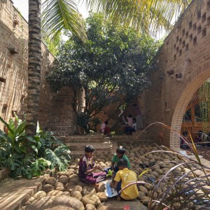 تصویر - سکونتگاه چندمنظوره Subterranean Ruins ، اثر تیم طراحی A Threshold , هند - معماری