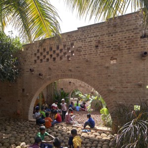 تصویر - سکونتگاه چندمنظوره Subterranean Ruins ، اثر تیم طراحی A Threshold , هند - معماری