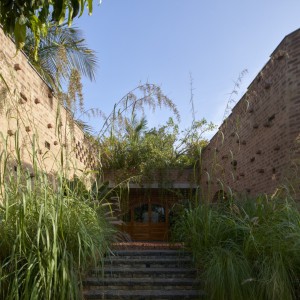 تصویر - سکونتگاه چندمنظوره Subterranean Ruins ، اثر تیم طراحی A Threshold , هند - معماری