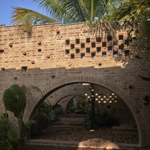 تصویر - سکونتگاه چندمنظوره Subterranean Ruins ، اثر تیم طراحی A Threshold , هند - معماری