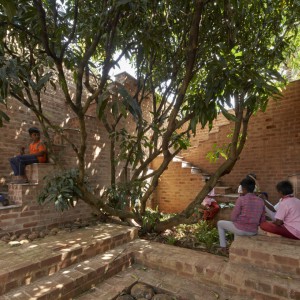 تصویر - سکونتگاه چندمنظوره Subterranean Ruins ، اثر تیم طراحی A Threshold , هند - معماری