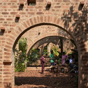 تصویر - سکونتگاه چندمنظوره Subterranean Ruins ، اثر تیم طراحی A Threshold , هند - معماری