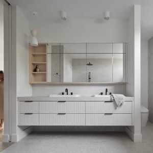 تصویر - طراحی فضای تمرین بسکتبال در دل خانه مسکونی ،کاری از Studio Lau ، کانادا - معماری