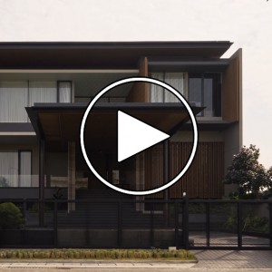 عکس - خانه DL HOUSE ، معماری گرمسیری با رنگ‌های تیره ، اثر استودیو RAKTA STUDiO 