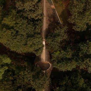 تصویر - خانه پل ، تجربه‌ای معمارانه میان زمین و آسمان ، اثر Wallmakers ، هند - معماری