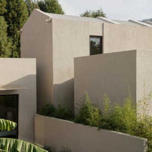 تصویر - خانه KLEE در ساپانجا؛ هم‌نشینی ارگانیک حجم‌ها در بستر طبیعت ، اثر the | work - معماری