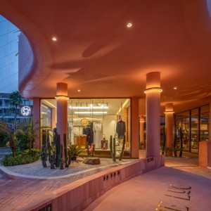 تصویر - مجموعه تجاری The LUC Lifestyle | طراحی Atelier Generations Vasudeva Design | اندونزی - معماری
