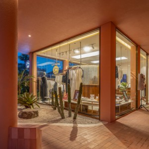 تصویر - مجموعه تجاری The LUC Lifestyle | طراحی Atelier Generations Vasudeva Design | اندونزی - معماری