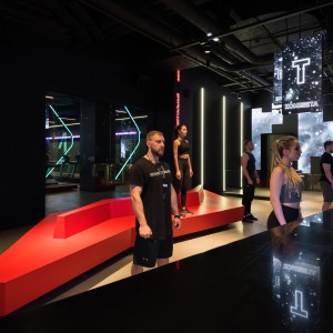 تصویر - باشگاه تناسب اندام Kometa Black Fitness Club ٬ اثر تیم YoYo Bureau ٬ روسیه - معماری