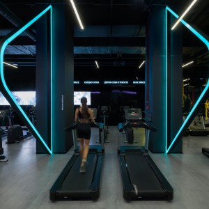 تصویر - باشگاه تناسب اندام Kometa Black Fitness Club ٬ اثر تیم YoYo Bureau ٬ روسیه - معماری