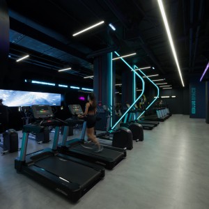 تصویر - باشگاه تناسب اندام Kometa Black Fitness Club ٬ اثر تیم YoYo Bureau ٬ روسیه - معماری