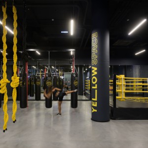 تصویر - باشگاه تناسب اندام Kometa Black Fitness Club ٬ اثر تیم YoYo Bureau ٬ روسیه - معماری