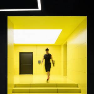 تصویر - باشگاه تناسب اندام Kometa Black Fitness Club ٬ اثر تیم YoYo Bureau ٬ روسیه - معماری