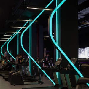 تصویر - باشگاه تناسب اندام Kometa Black Fitness Club ٬ اثر تیم YoYo Bureau ٬ روسیه - معماری