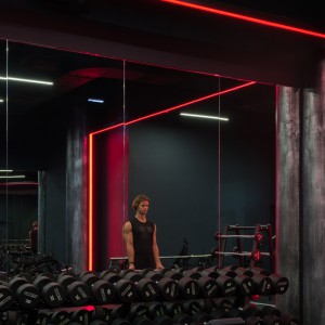 تصویر - باشگاه تناسب اندام Kometa Black Fitness Club ٬ اثر تیم YoYo Bureau ٬ روسیه - معماری