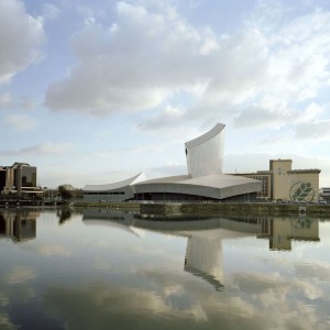 تصویر - موزه جنگ Imperial War Museum | طراحی دنیل لیبسکیند | منچستر، بریتانیا - معماری