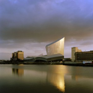 تصویر - موزه جنگ Imperial War Museum | طراحی دنیل لیبسکیند | منچستر، بریتانیا - معماری