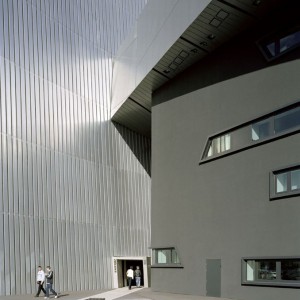 تصویر - موزه جنگ Imperial War Museum | طراحی دنیل لیبسکیند | منچستر، بریتانیا - معماری