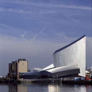 تصویر - موزه جنگ Imperial War Museum | طراحی دنیل لیبسکیند | منچستر، بریتانیا - معماری