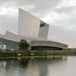 تصویر - موزه جنگ Imperial War Museum | طراحی دنیل لیبسکیند | منچستر، بریتانیا - معماری