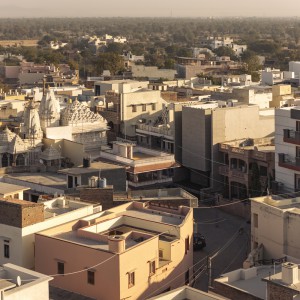 تصویر - خانه میان دیوارها | طراحی Studio UF+O | رواترا، هند - معماری