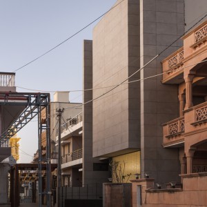 تصویر - خانه میان دیوارها | طراحی Studio UF+O | رواترا، هند - معماری