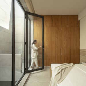 تصویر - خانه میان دیوارها | طراحی Studio UF+O | رواترا، هند - معماری
