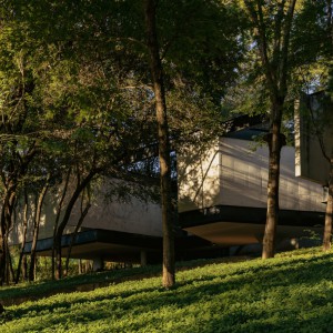 تصویر - خانه Adentro House | طراحی دفتر معماری TETRO | لاگوآ سانتا، برزیل - معماری
