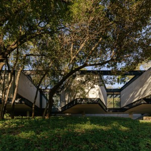 تصویر - خانه Adentro House | طراحی دفتر معماری TETRO | لاگوآ سانتا، برزیل - معماری
