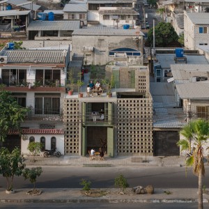 تصویر - خانه چندخانواری La Colmena | طراحی Ancestra + Natura Futura | اکوادور - معماری