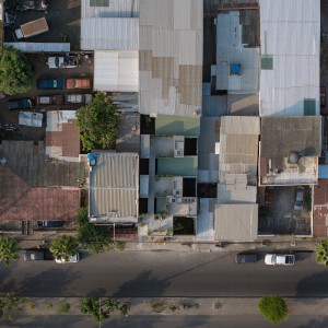 تصویر - خانه چندخانواری La Colmena | طراحی Ancestra + Natura Futura | اکوادور - معماری