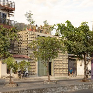 تصویر - خانه چندخانواری La Colmena | طراحی Ancestra + Natura Futura | اکوادور - معماری