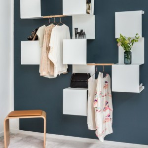 تصویر - طبقات دیواری کتاب (Wall-mounted bookcase) , اثر تیم طراحی Linde و Sandstrom - معماری