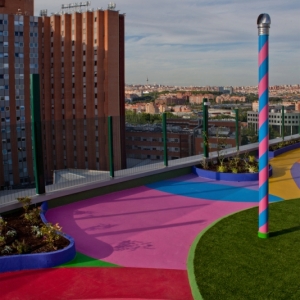 تصویر - پروژه زمین بازی کودکان بر بام سبز یک بیمارستان ،اثر Moneo Brock ، اسپانیا - معماری