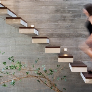 تصویر - 12 نمونه عالی از پله های بدون نرده - معماری