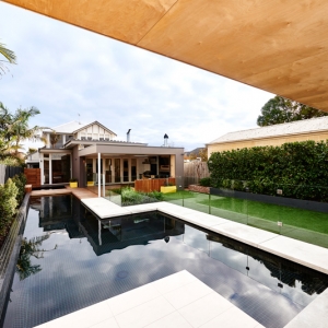 تصویر - فضای استراحت کنار استخر ،طراحی شده برای خانواده ای در استرالیا - معماری