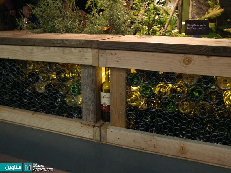 استفاده از بطری های شیشه ای در باغ آرایی